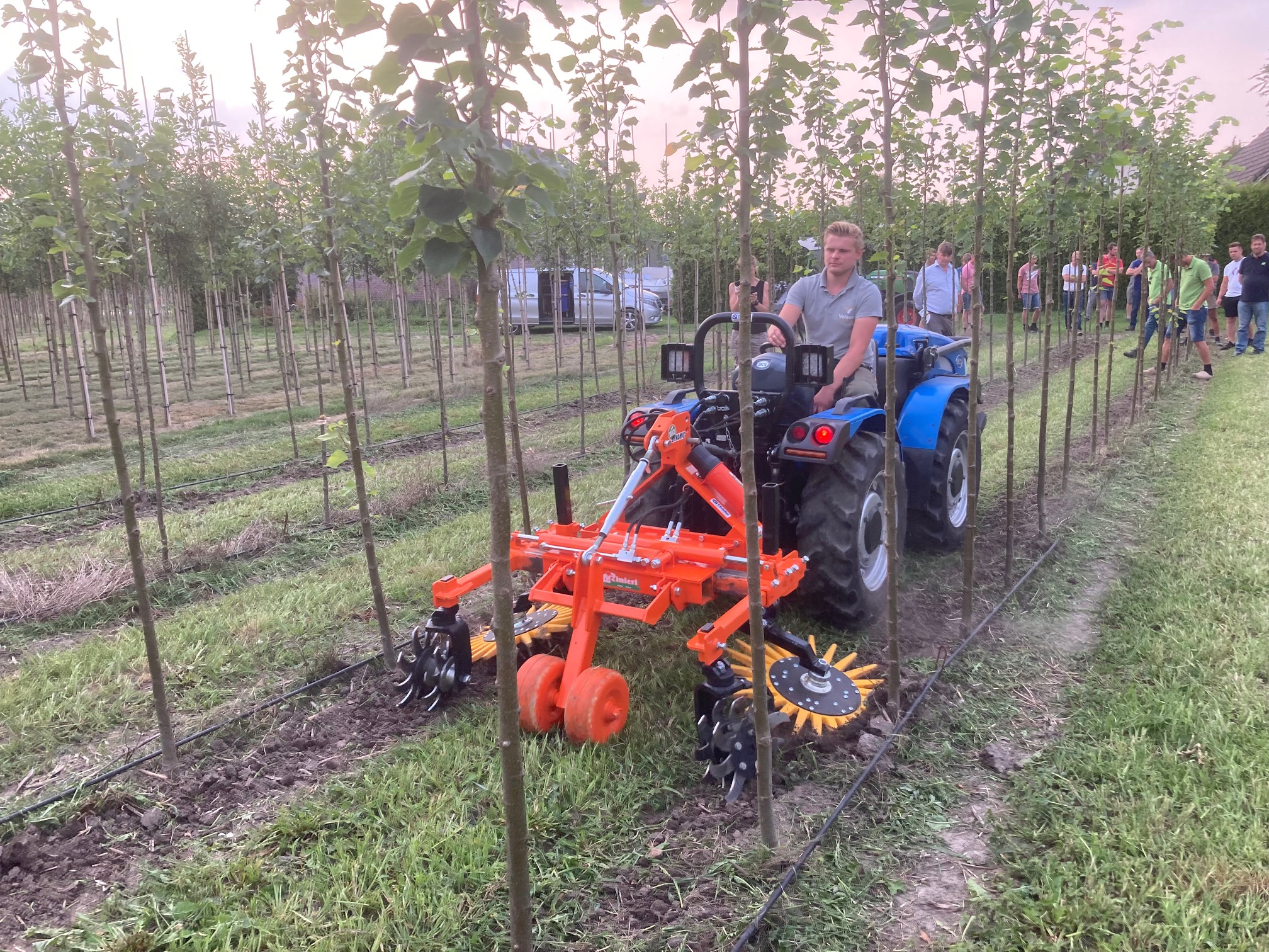 Succesvolle demonstratie mechanische onkruidbestrijding in boom- en fruitteelt